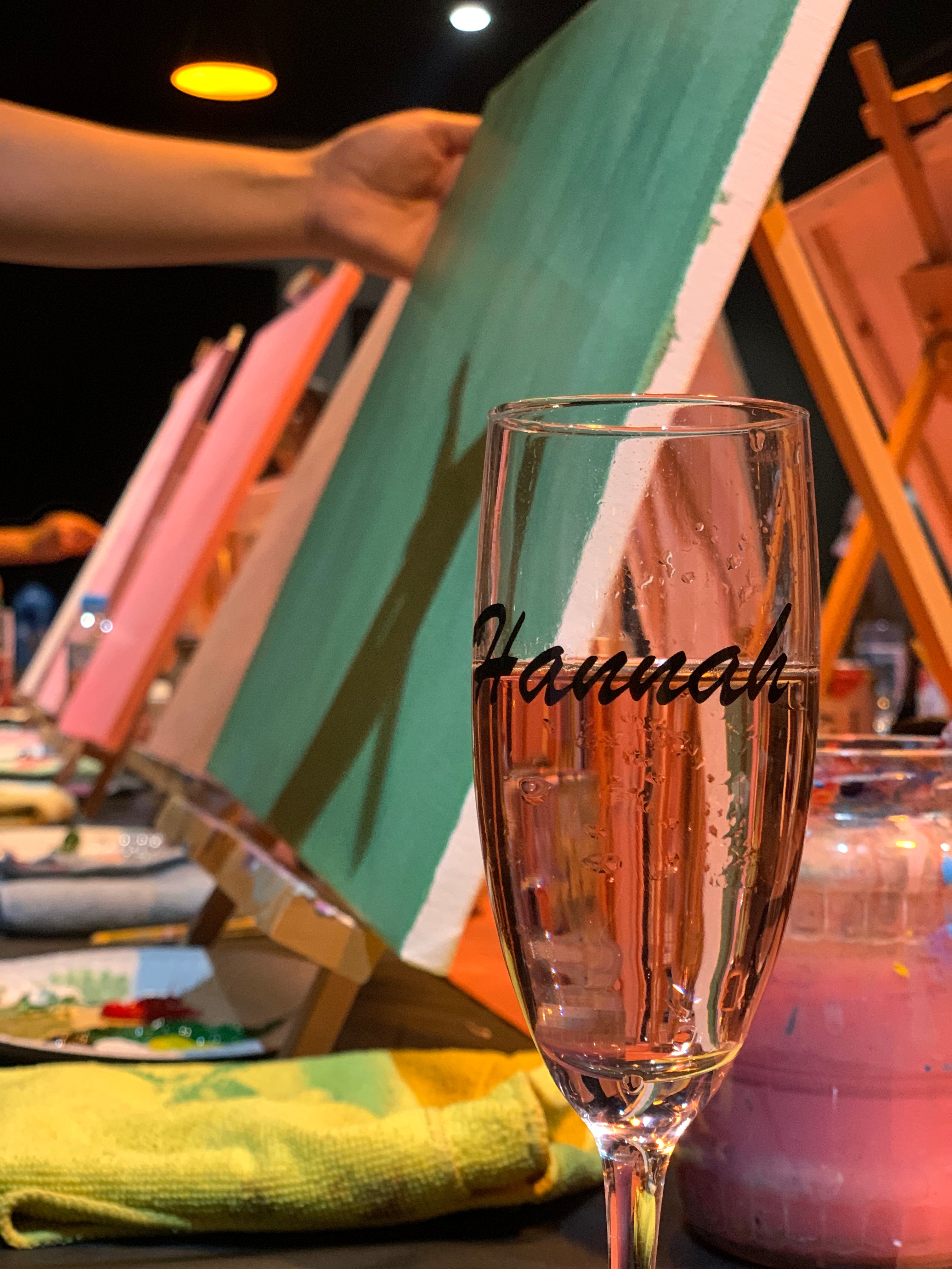 Hunchy Paint and Sip Class - Enjoy a creative afternoon of painting, sip and wood fired pizza in a stunning rural setting.
